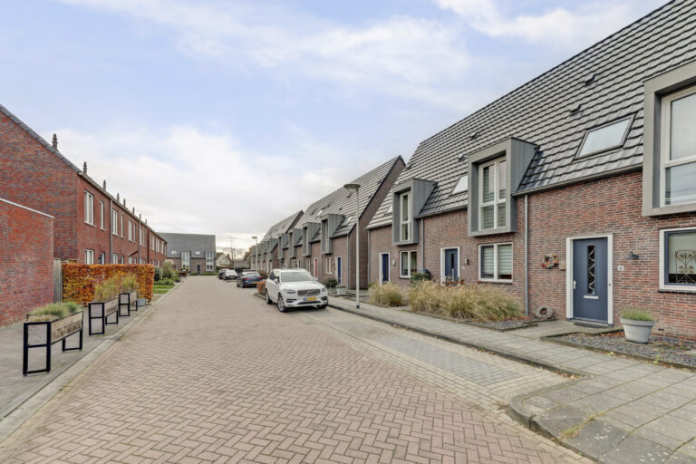 Raamsdonk – Burg. Moonshof 8