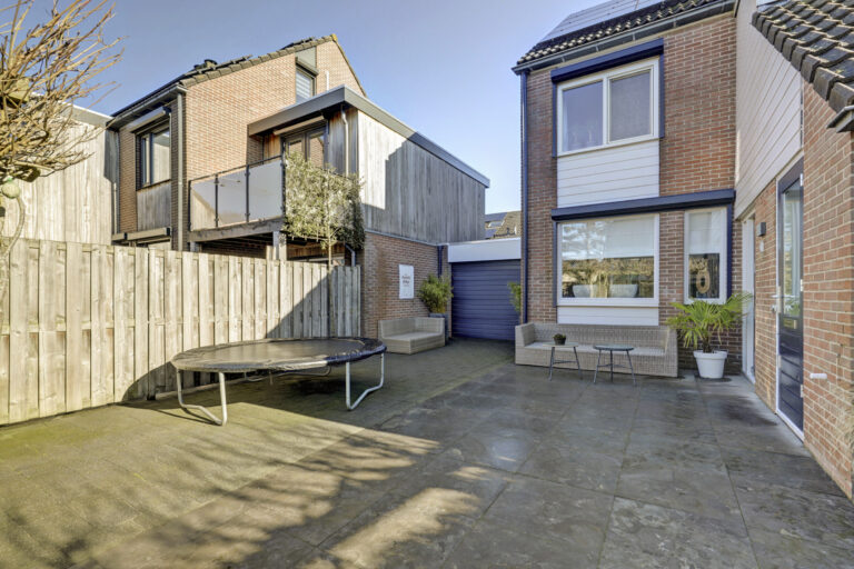 Almkerk – Van Limburg Stirumstraat 45