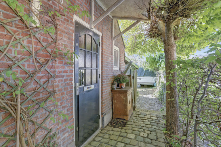 Raamsdonksveer – Zwanesteeg 6