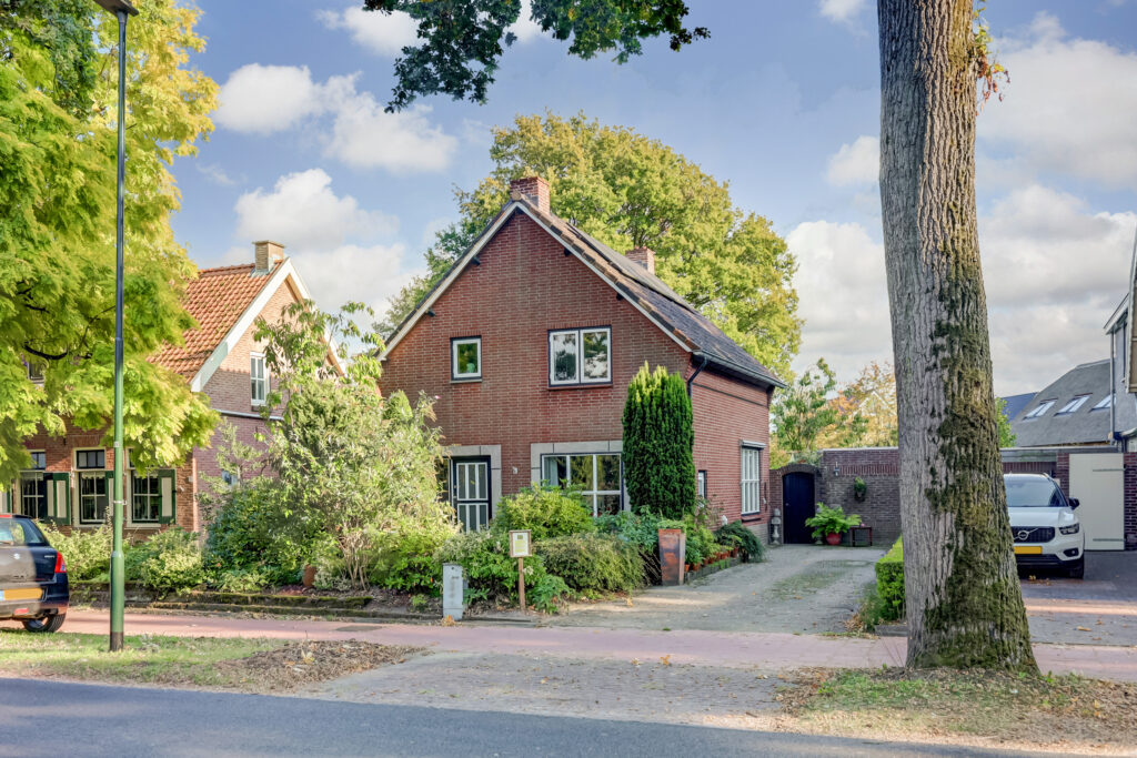 Sleeuwijk – Rijksstraatweg 93