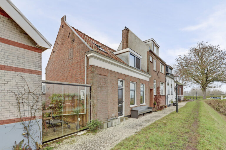 Woudrichem – Rijkswal 52